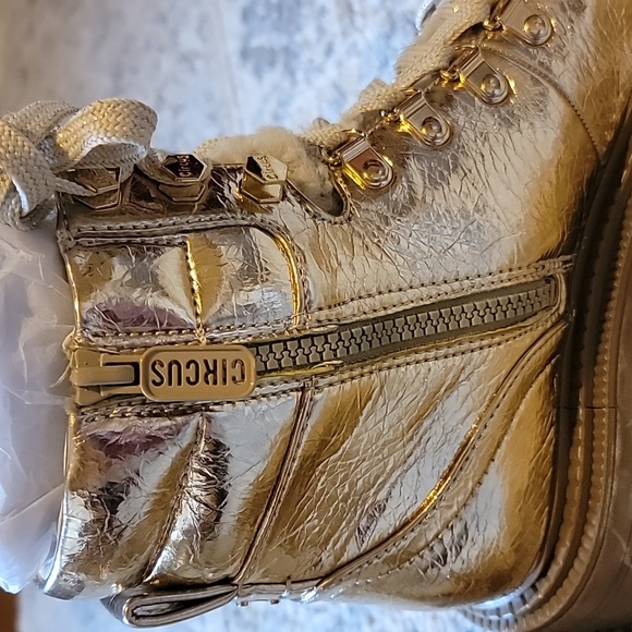 Boots - Picture 6 of 8